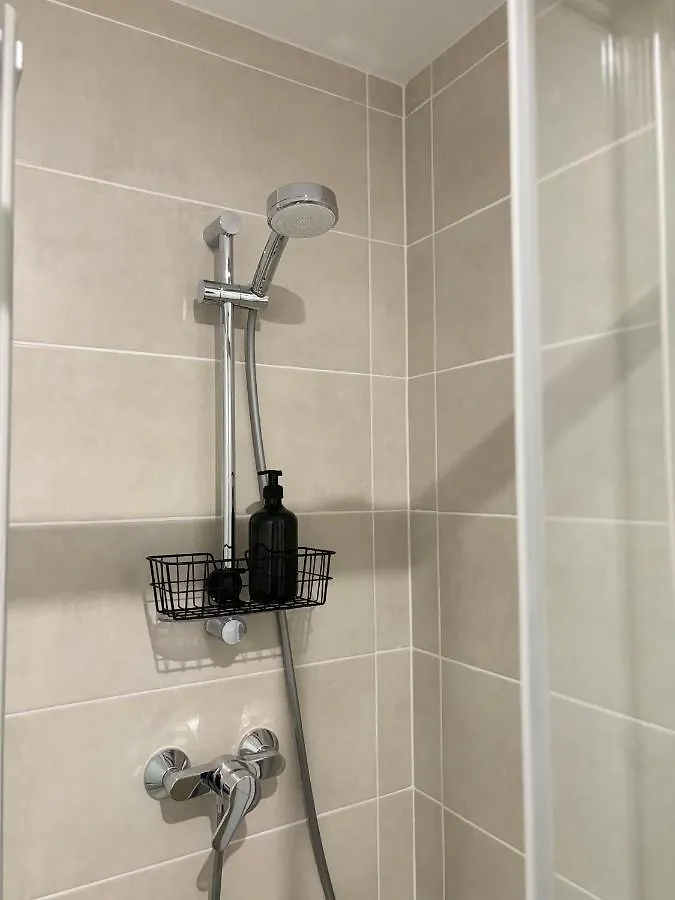 Studio En Centre Ville + Wifi Labruguière شقة